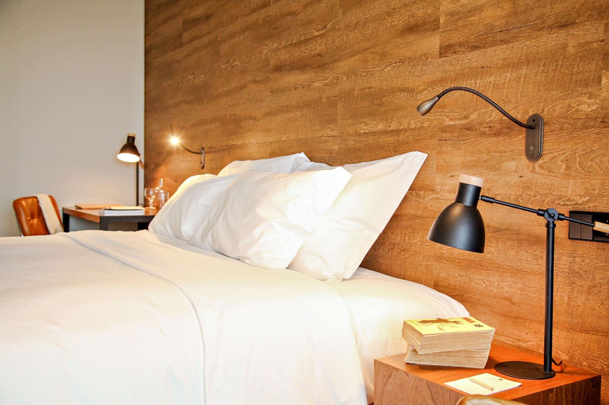 Octant Ponta Delgada Hotel Luaran gambar A wall light