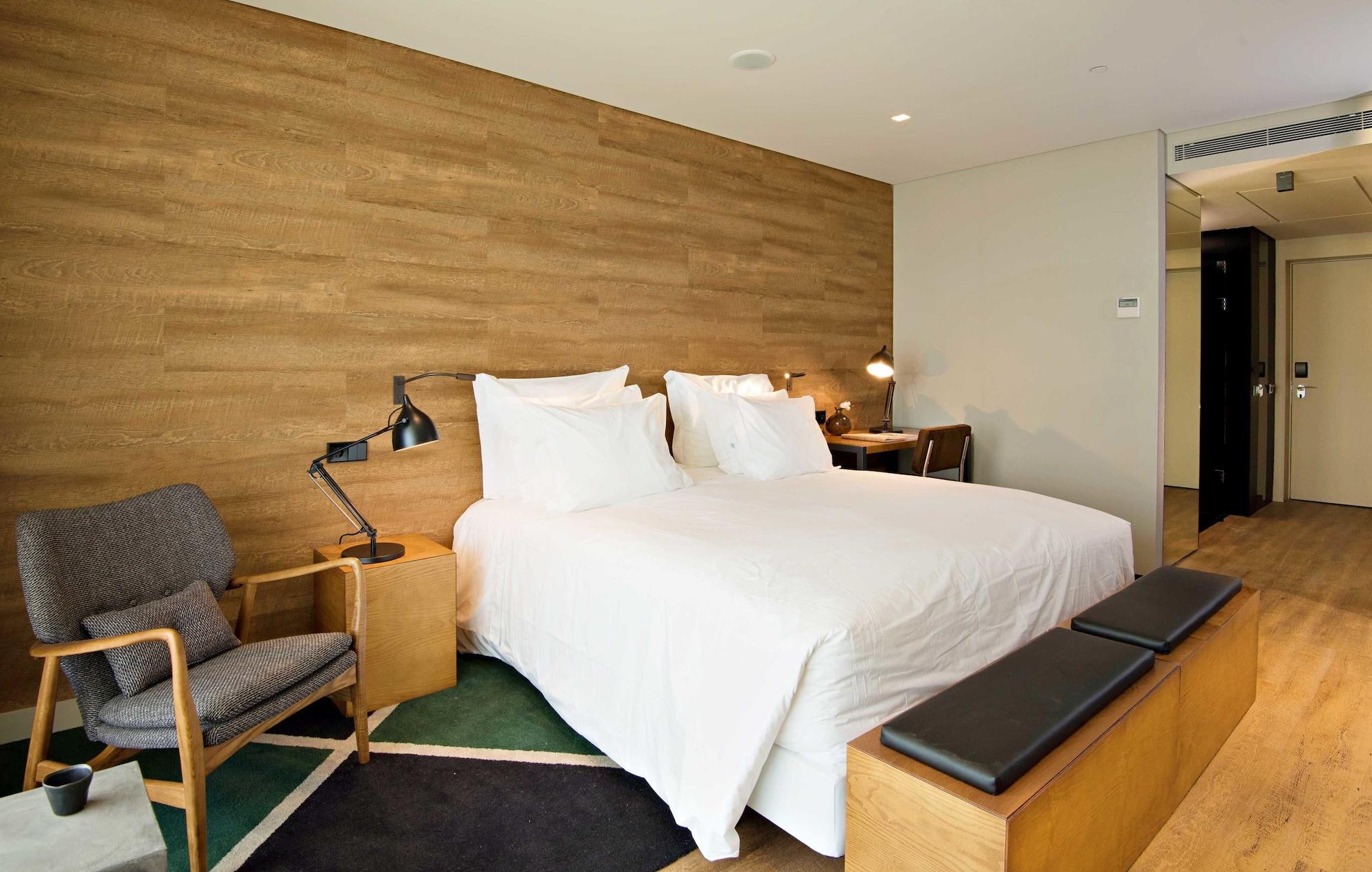 Octant Ponta Delgada Hotel Luaran gambar A room at the hotel