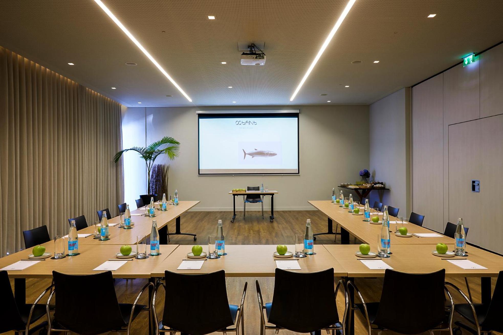 Octant Ponta Delgada Hotel Luaran gambar Meeting room at the London offices