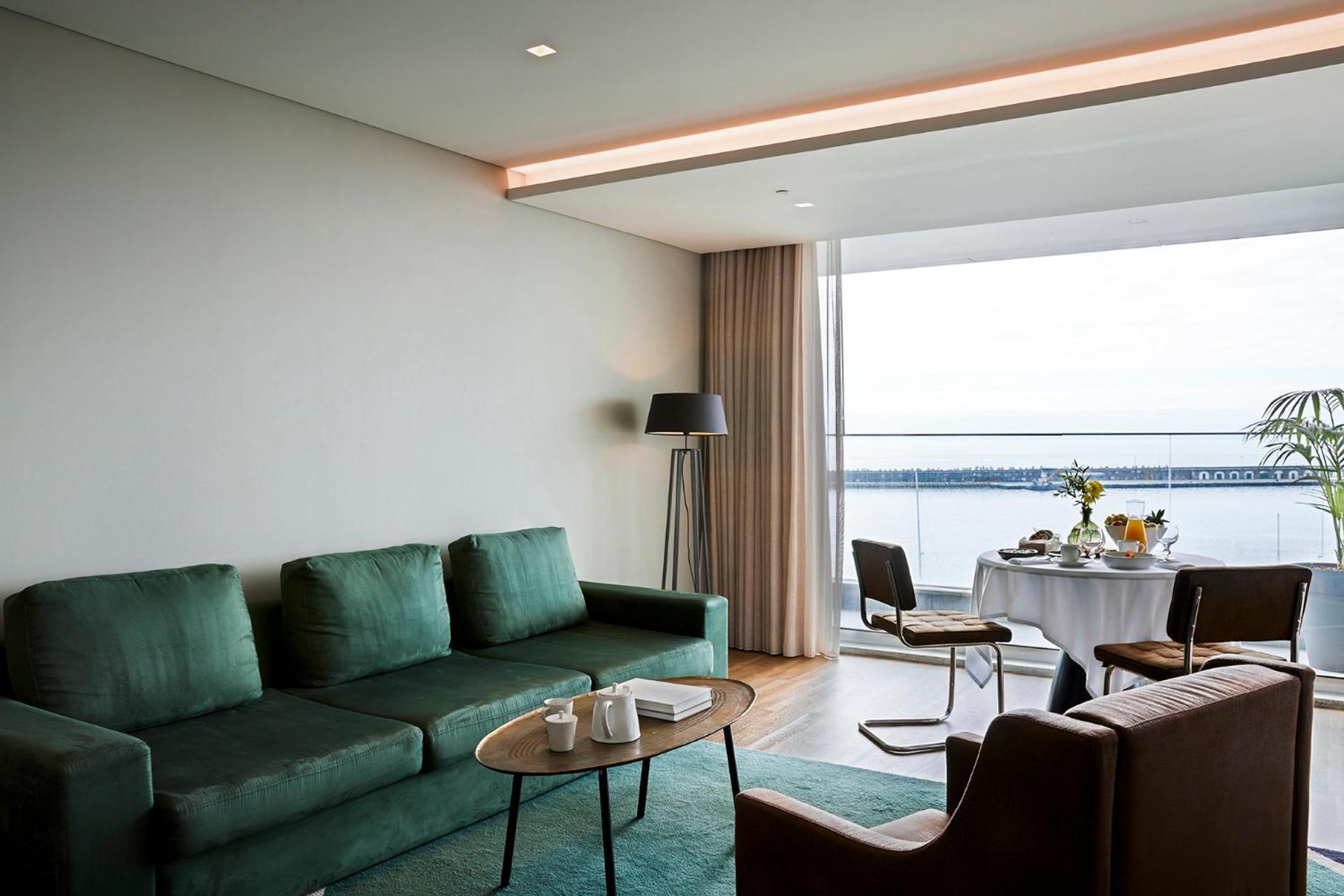 Octant Ponta Delgada Hotel Luaran gambar A living room at the hotel