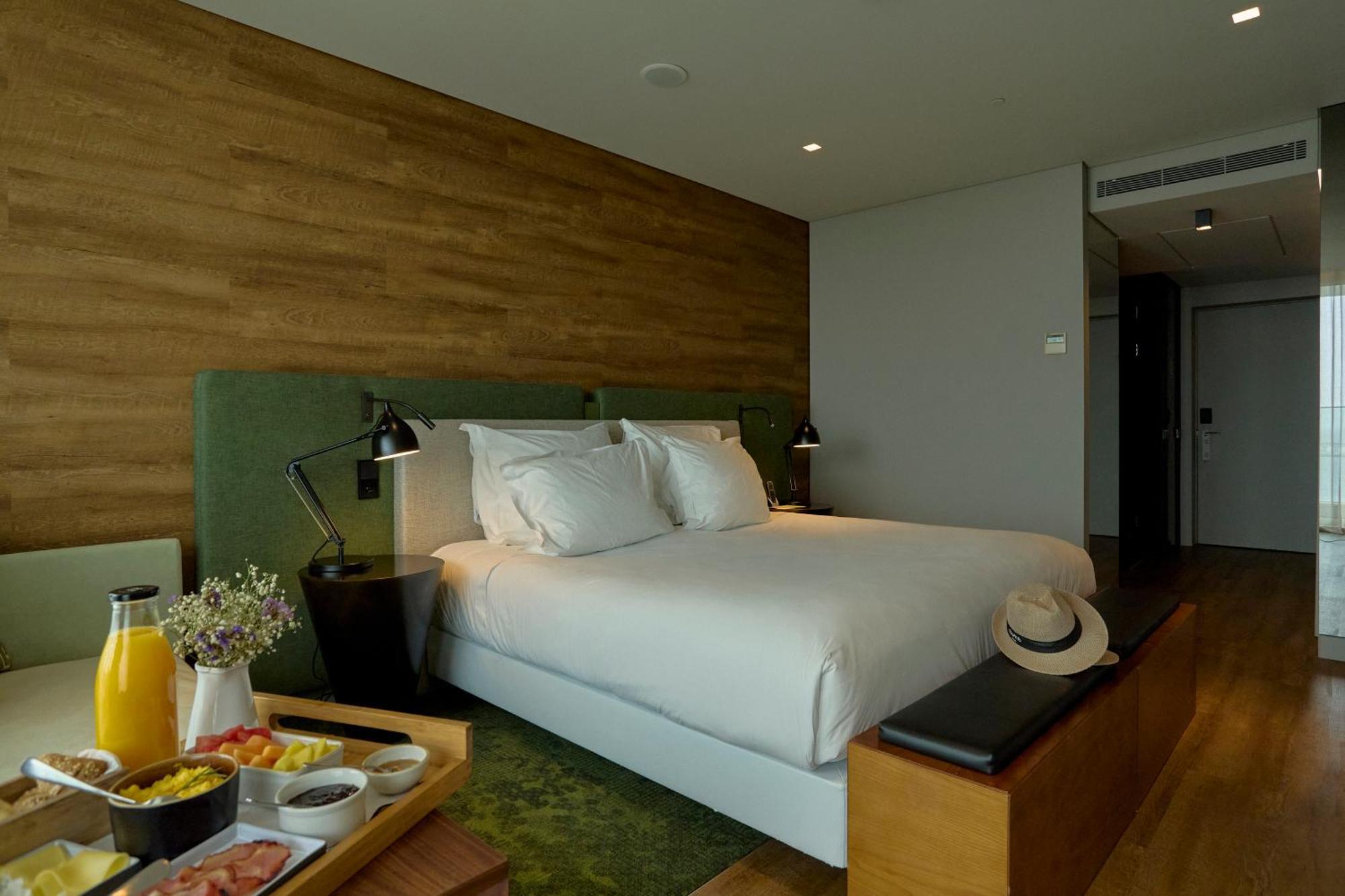 Octant Ponta Delgada Hotel Luaran gambar A room at the hotel